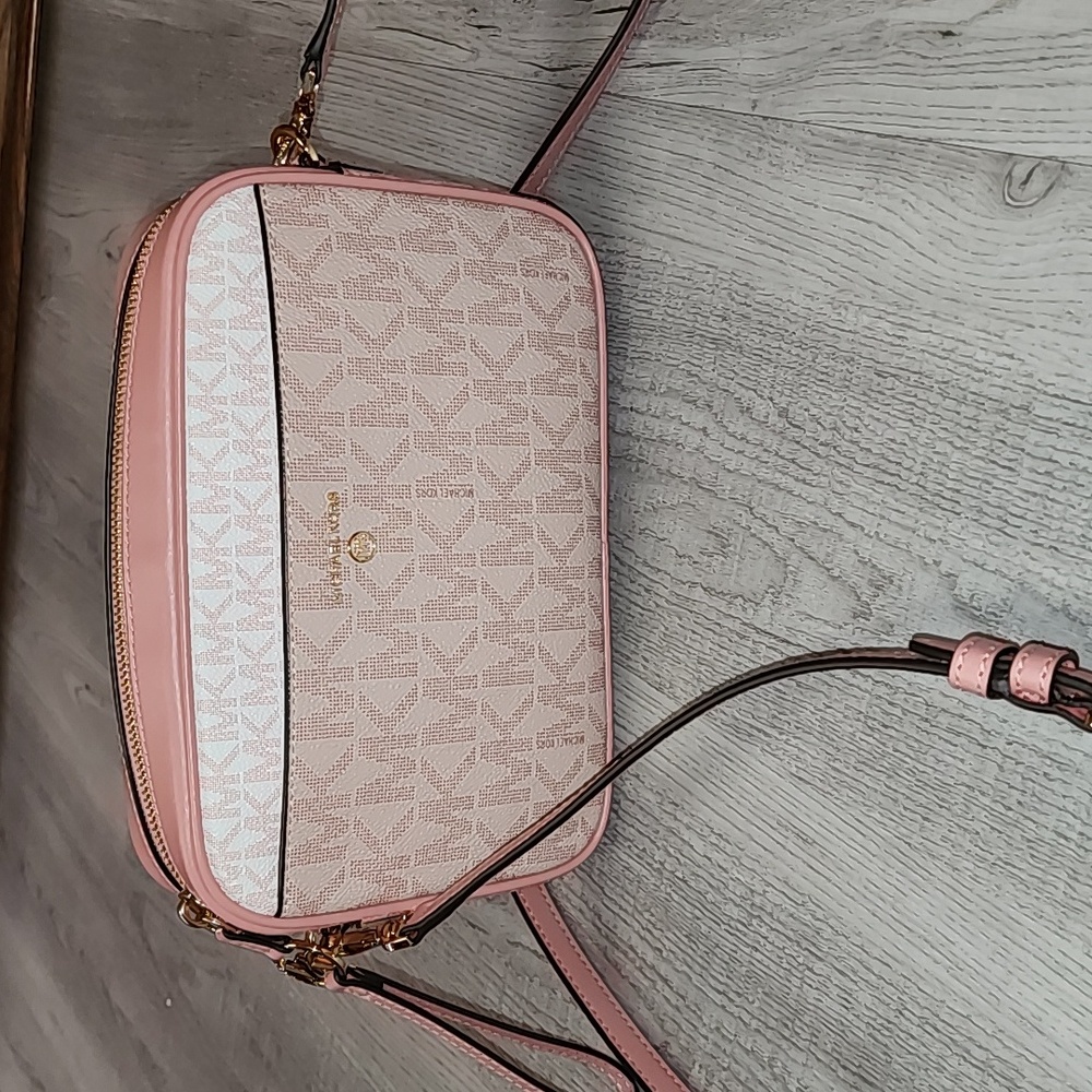 Michael Kors Jet Set Camera Bag. Pink, EUC.